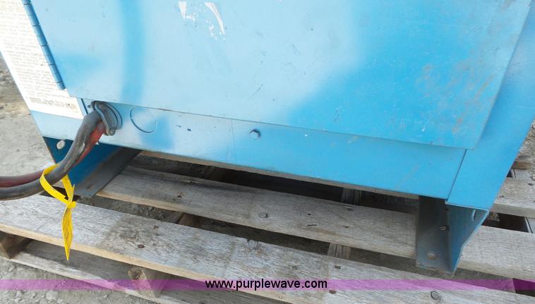 image for item BR9112 Exide 3000 battery charger