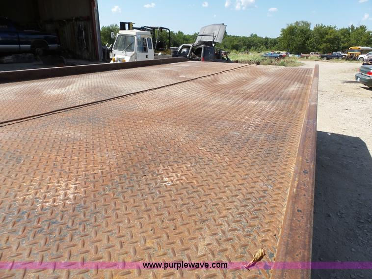 image for item BR9116 1999 Ford F550 rollback truck