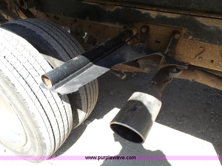 image for item BR9116 1999 Ford F550 rollback truck