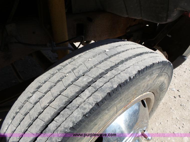 image for item BR9116 1999 Ford F550 rollback truck