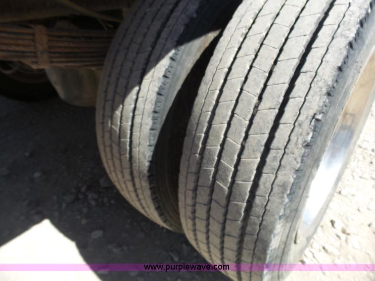 image for item BR9116 1999 Ford F550 rollback truck