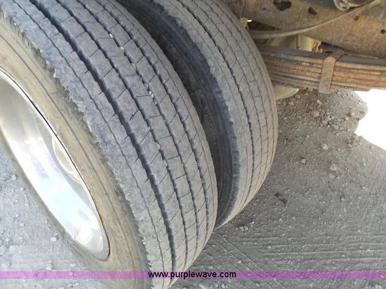 image for item BR9116 1999 Ford F550 rollback truck