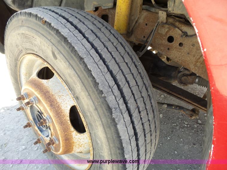 image for item BR9116 1999 Ford F550 rollback truck