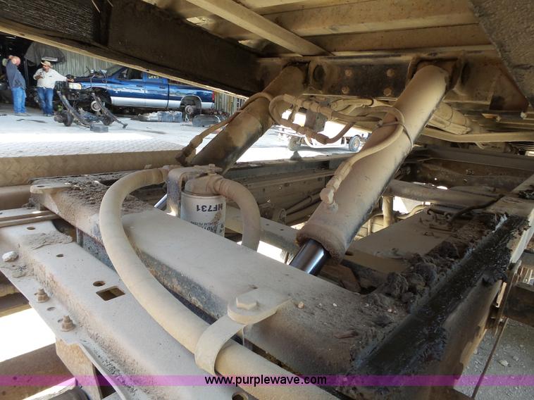 image for item BR9116 1999 Ford F550 rollback truck