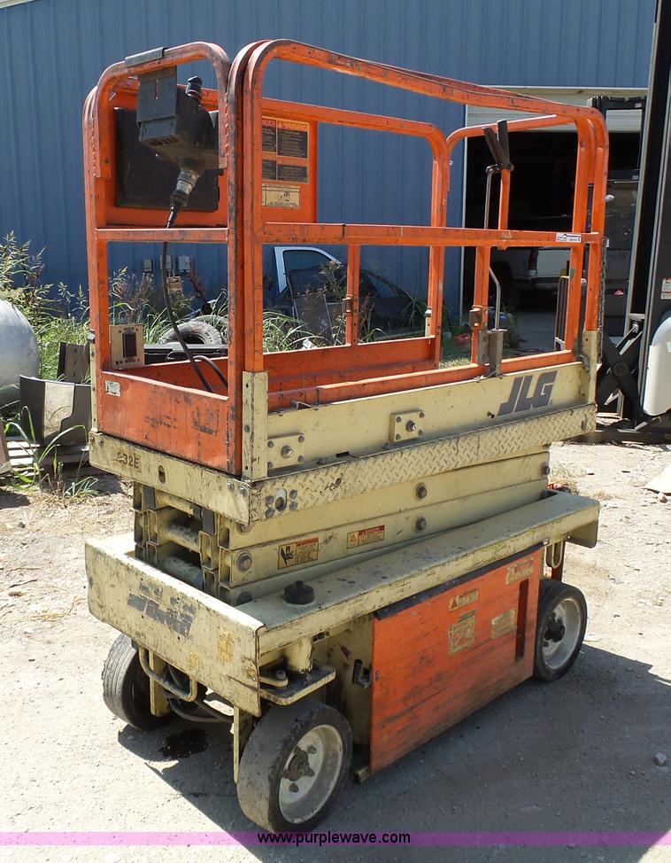 image for item BR9118 JLG 1932E scissor lift