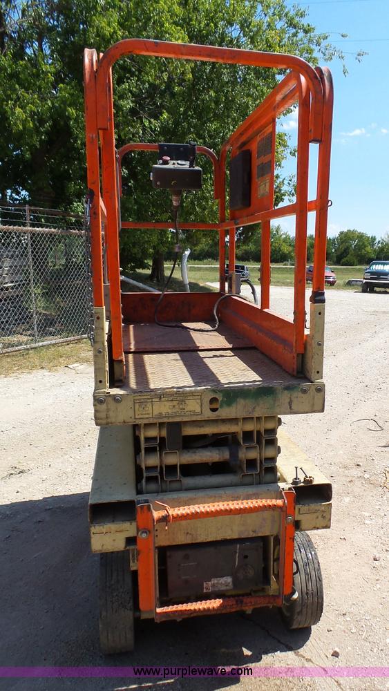 image for item BR9118 JLG 1932E scissor lift