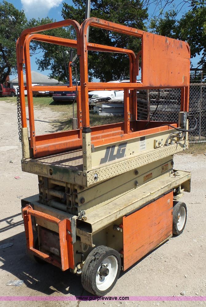 image for item BR9118 JLG 1932E scissor lift