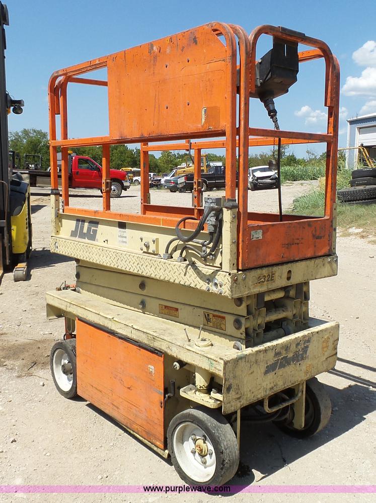 image for item BR9118 JLG 1932E scissor lift
