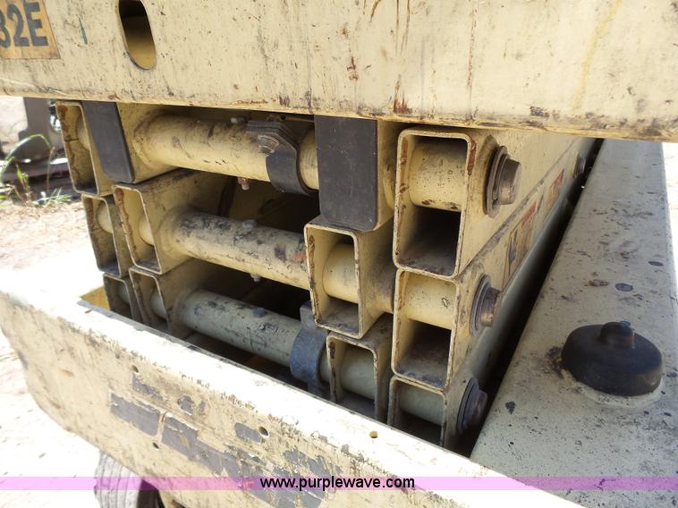 image for item BR9118 JLG 1932E scissor lift