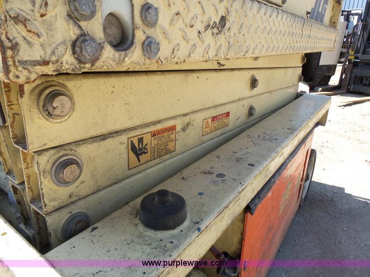 image for item BR9118 JLG 1932E scissor lift