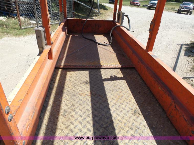 image for item BR9118 JLG 1932E scissor lift