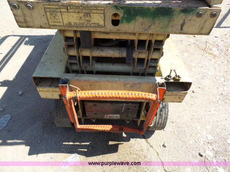 image for item BR9118 JLG 1932E scissor lift