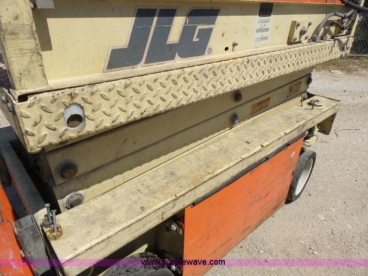 image for item BR9118 JLG 1932E scissor lift