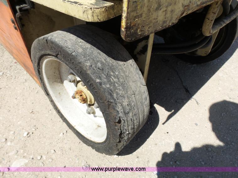 image for item BR9118 JLG 1932E scissor lift