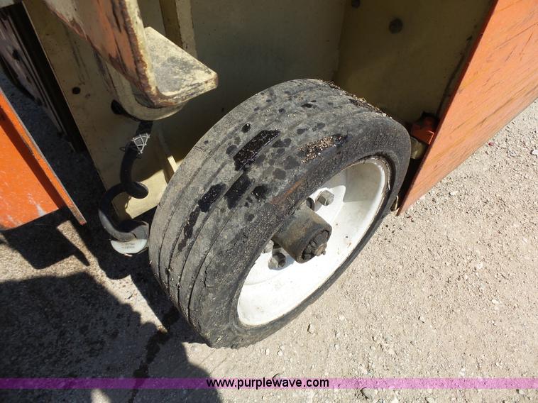 image for item BR9118 JLG 1932E scissor lift