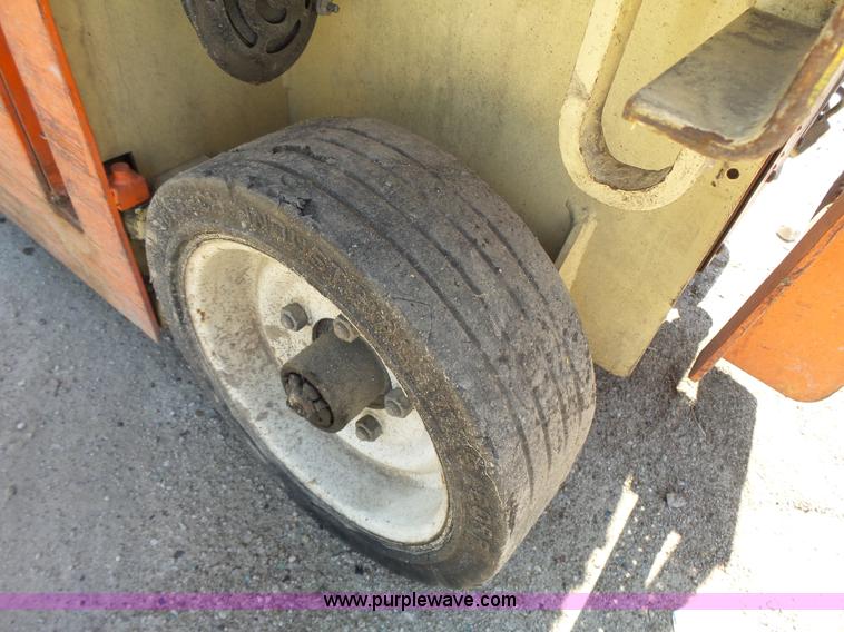 image for item BR9118 JLG 1932E scissor lift