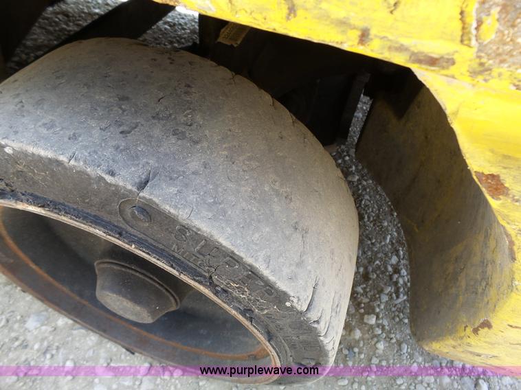 image for item BR9124 Komatsu 30 forklift