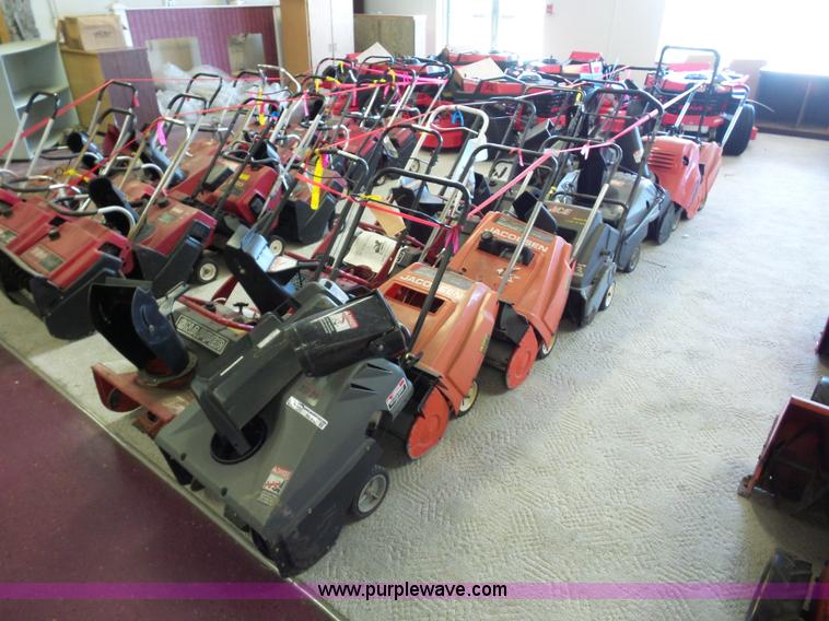 image for item BS9786 (14) snow blowers