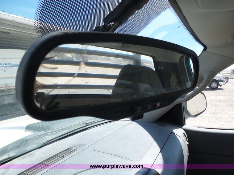 image for item BY9555 2007 Chevrolet Silverado 2500HD flatbed pickup truck