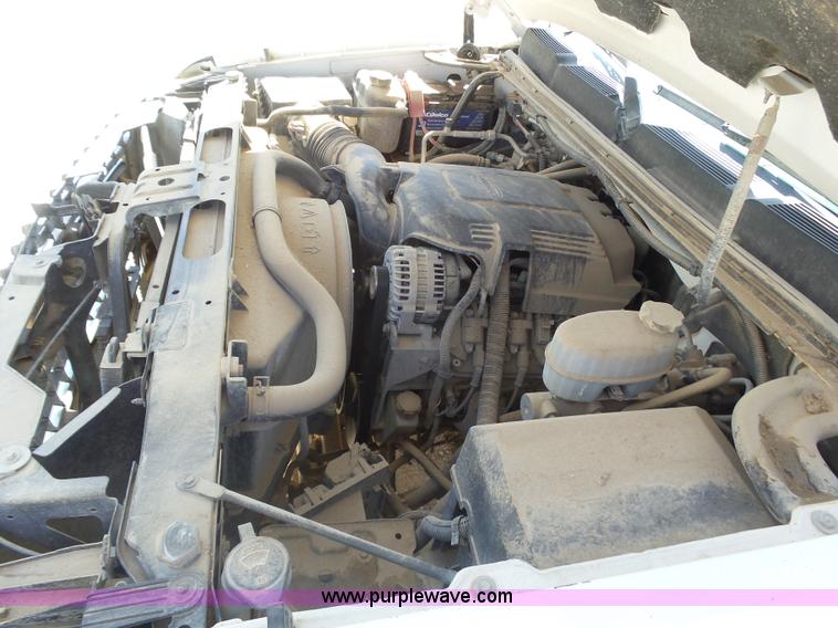 image for item BY9555 2007 Chevrolet Silverado 2500HD flatbed pickup truck