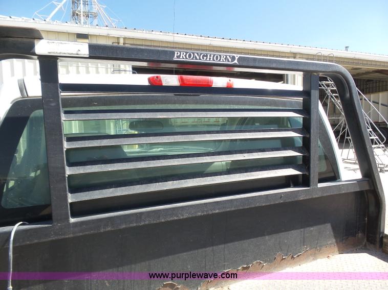 image for item BY9555 2007 Chevrolet Silverado 2500HD flatbed pickup truck