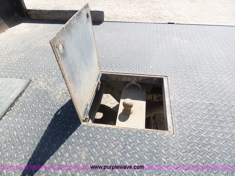 image for item BY9555 2007 Chevrolet Silverado 2500HD flatbed pickup truck