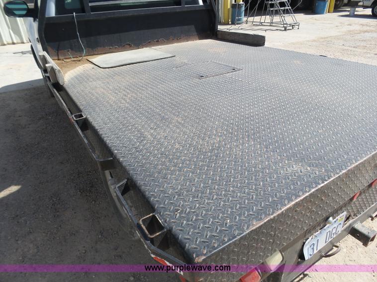 image for item BY9555 2007 Chevrolet Silverado 2500HD flatbed pickup truck