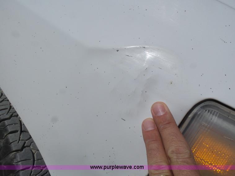 image for item BY9555 2007 Chevrolet Silverado 2500HD flatbed pickup truck