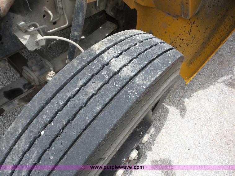 image for item BZ9656 1998 International 3800 school bus