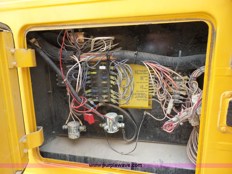 image for item BZ9656 1998 International 3800 school bus