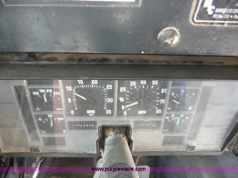 image for item BZ9656 1998 International 3800 school bus