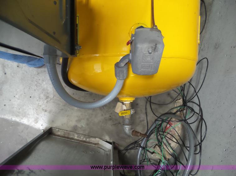 image for item BZ9795 2013 Emax air compressor