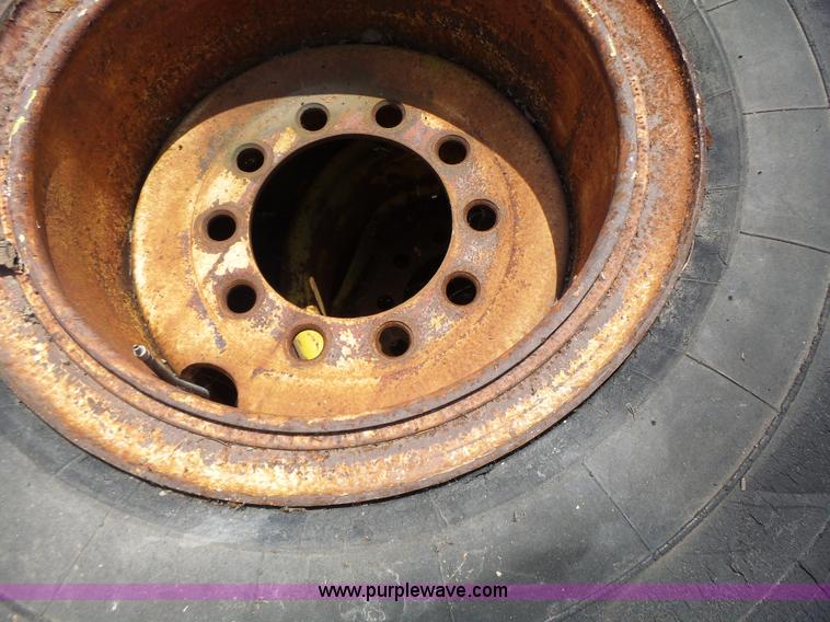 image for item CC9293 (3) tires