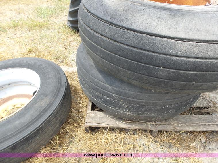 image for item CC9293 (3) tires