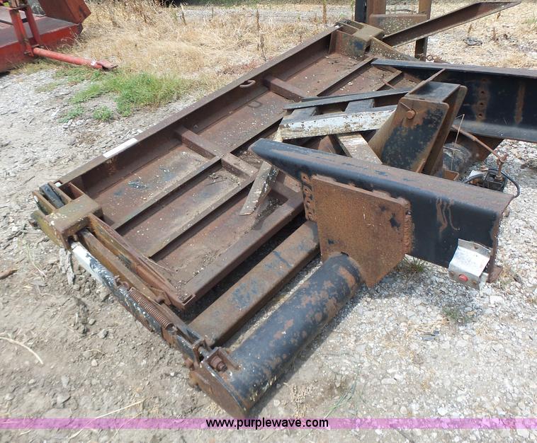 image for item CC9298 1993 Waltco 203 end gate lift