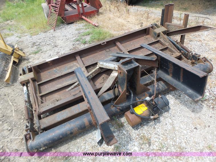 image for item CC9298 1993 Waltco 203 end gate lift