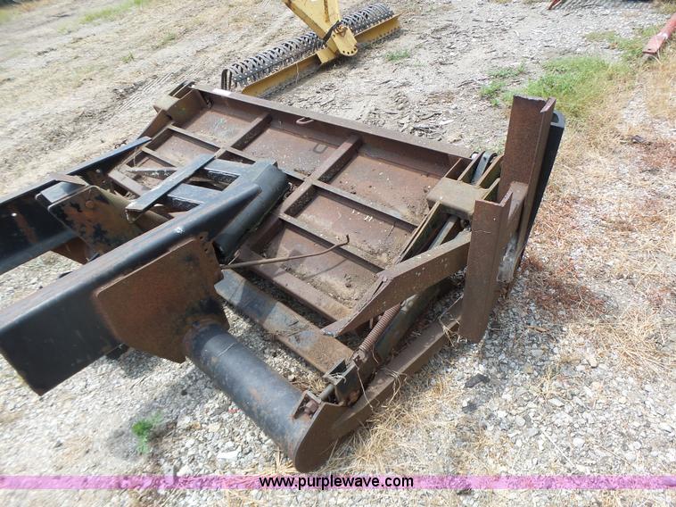 image for item CC9298 1993 Waltco 203 end gate lift