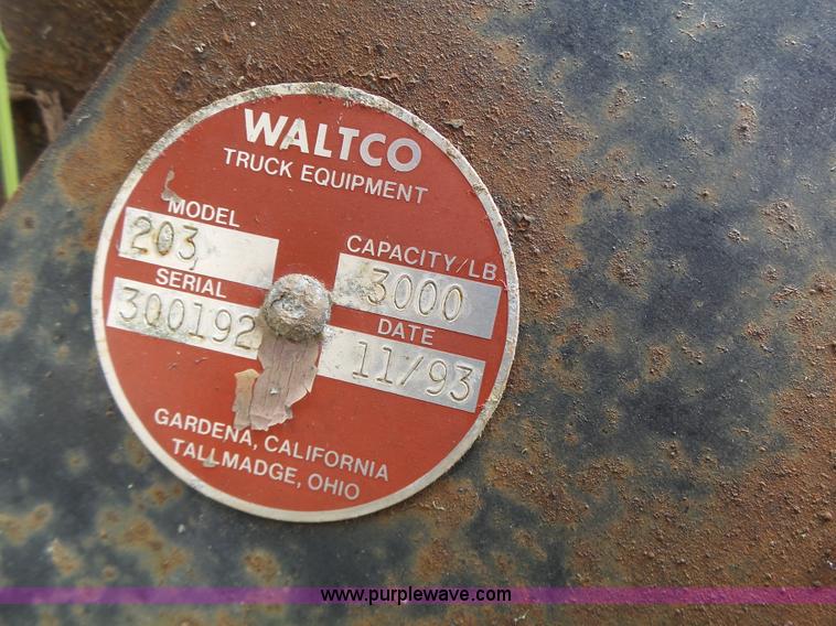 image for item CC9298 1993 Waltco 203 end gate lift