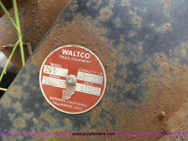 image for item CC9298 1993 Waltco 203 end gate lift