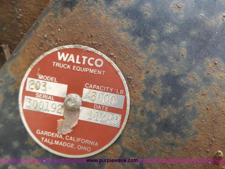 image for item CC9298 1993 Waltco 203 end gate lift