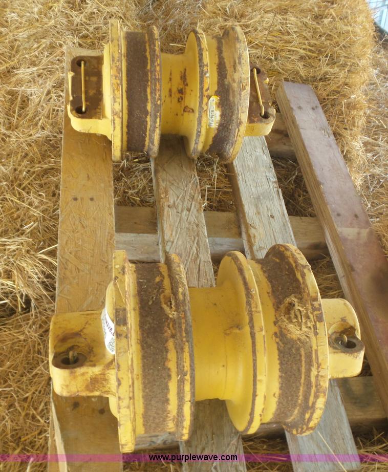 image for item CD9390 (2) Caterpillar D6 dozer rollers