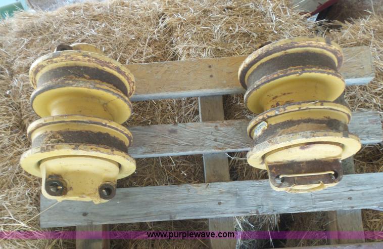 image for item CD9390 (2) Caterpillar D6 dozer rollers