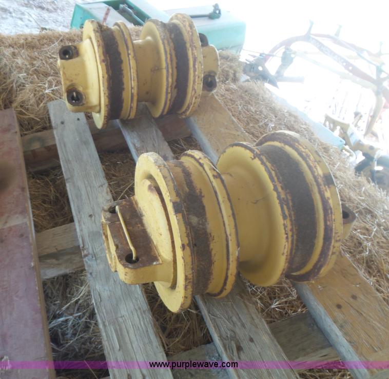 image for item CD9390 (2) Caterpillar D6 dozer rollers