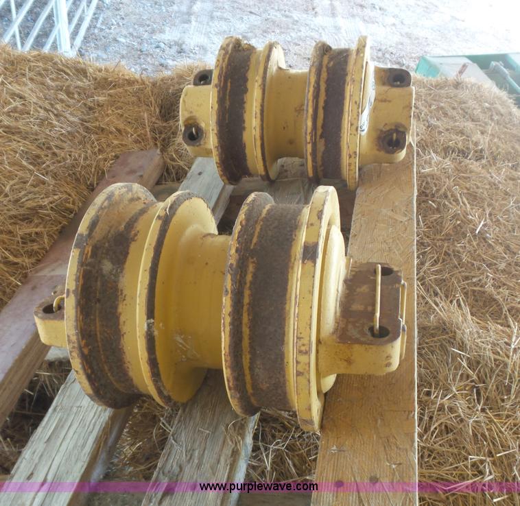 image for item CD9390 (2) Caterpillar D6 dozer rollers