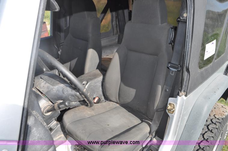 image for item G7427 2006 Jeep Wrangler Sport SUV