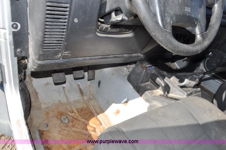 image for item G7427 2006 Jeep Wrangler Sport SUV