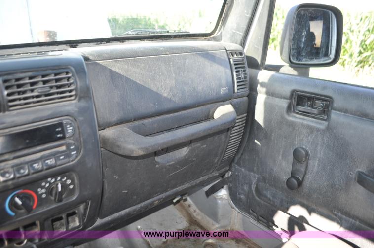 image for item G7427 2006 Jeep Wrangler Sport SUV