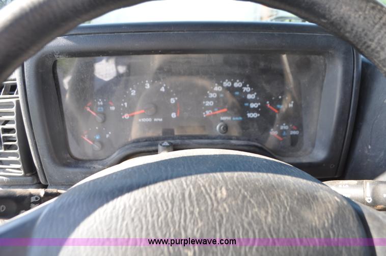 image for item G7427 2006 Jeep Wrangler Sport SUV