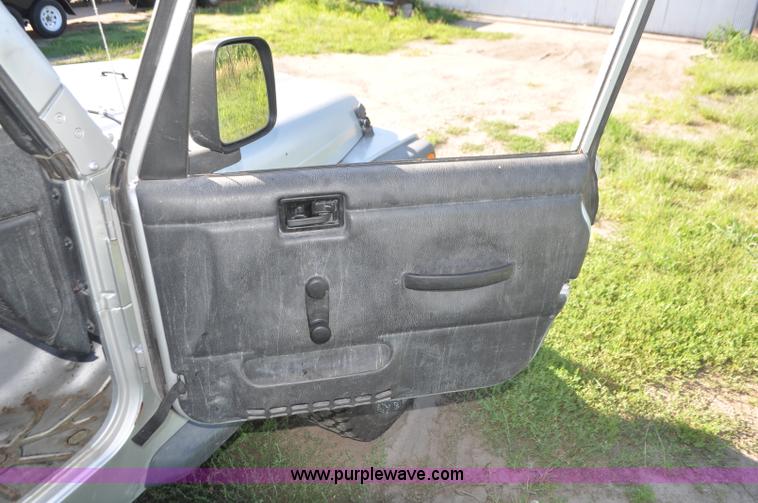 image for item G7427 2006 Jeep Wrangler Sport SUV