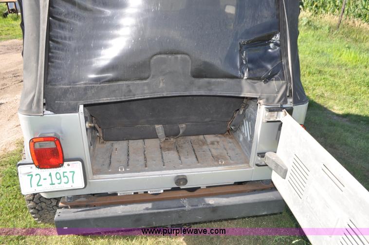 image for item G7427 2006 Jeep Wrangler Sport SUV